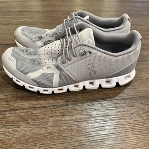 On Running Women’s Size 8